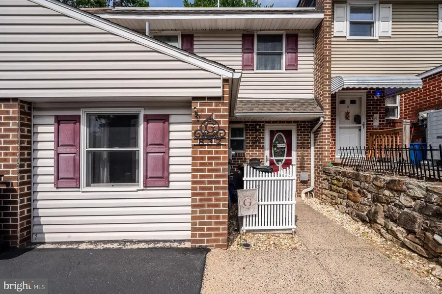 832 Woodchuck Ln, Reading, PA 19606 - #2