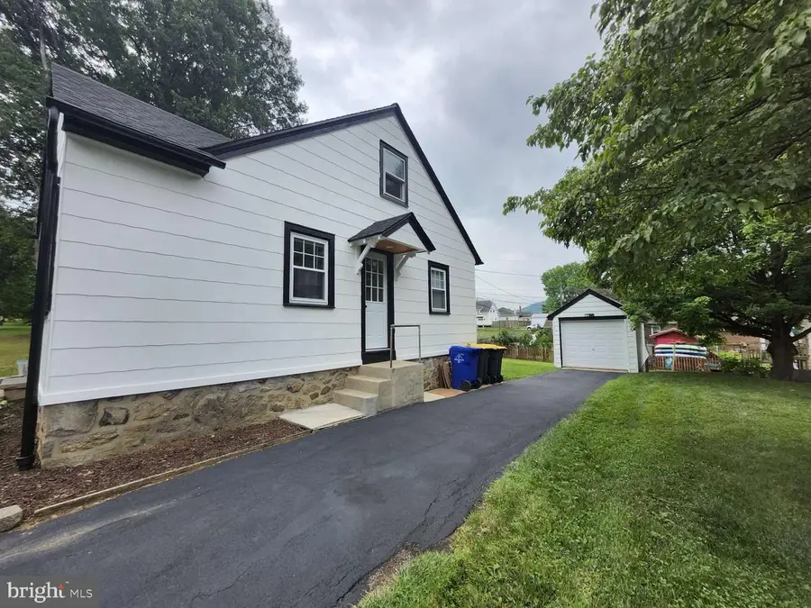 136 E Gaul St, Wernersville, PA 19565 - #3