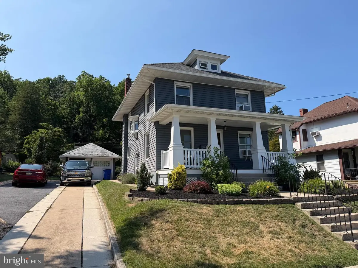 38 W 33rd St, Reading, PA 19606 - #1