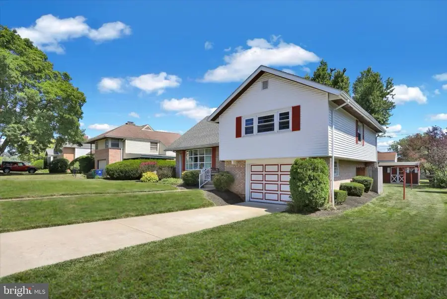 805 Jerome Pl, West Lawn, PA 19609 - #3