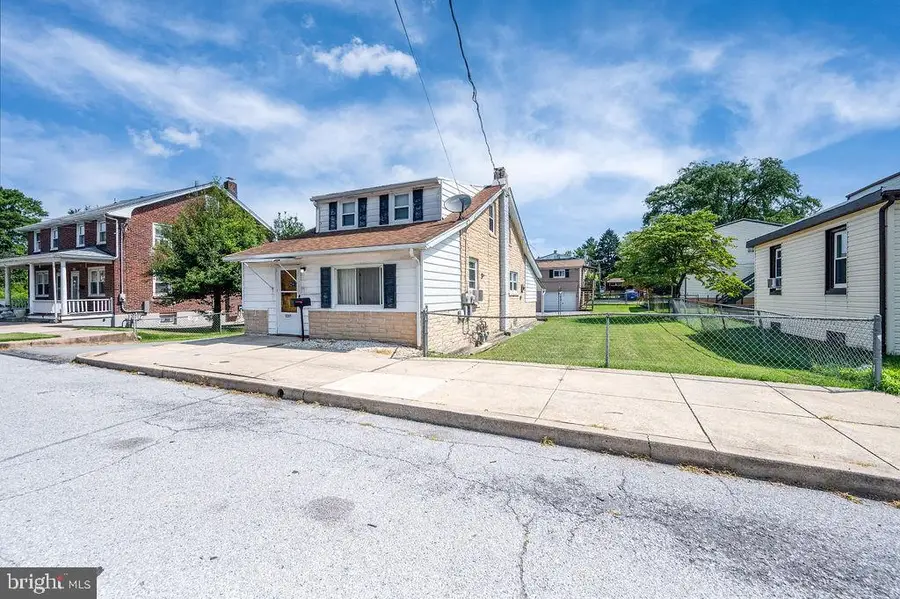 1237 Carbon St, Reading, PA 19601 - #3