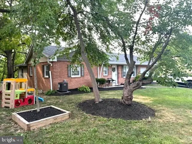 1024 Crestview Ave, Reading, PA 19607 - #2