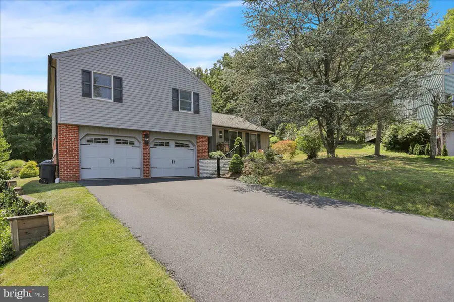 209 Pembroke Dr, Reading, PA 19607 - #2