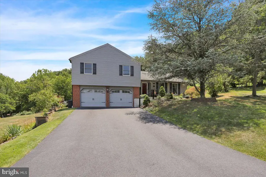 209 Pembroke Dr, Reading, PA 19607 - #3