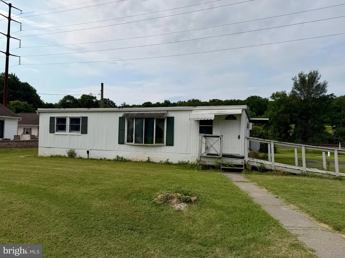686 W Penn Ave, Robesonia, PA 19551 - #1