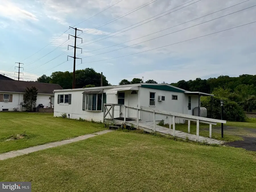 686 W Penn Ave, Robesonia, PA 19551 - #2