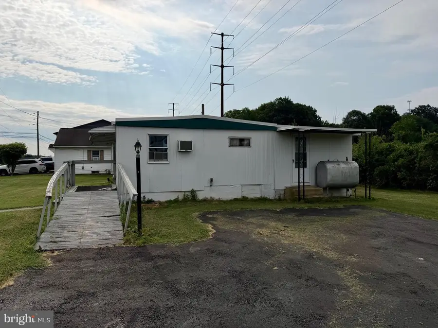 686 W Penn Ave, Robesonia, PA 19551 - #3