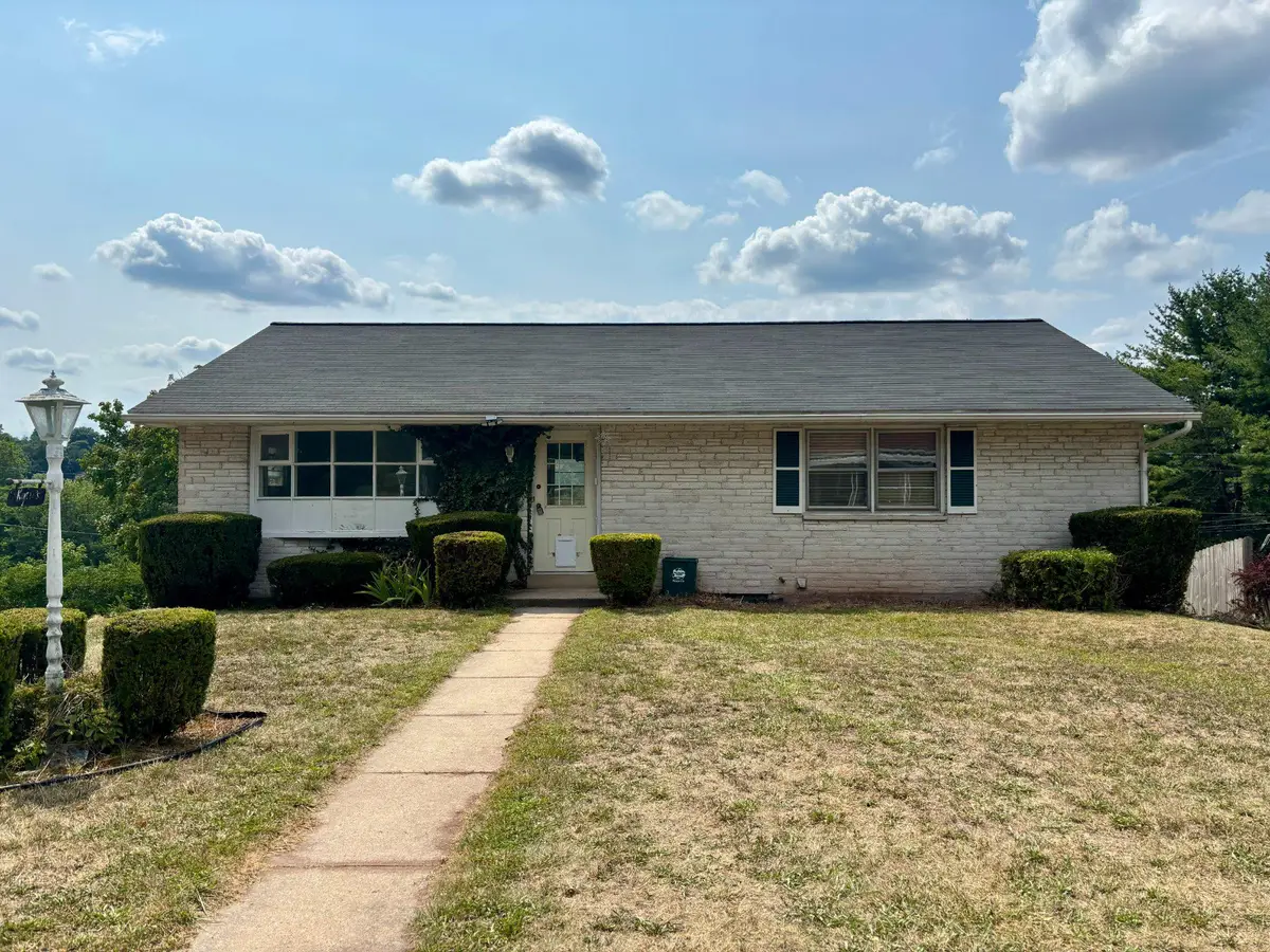 328 Ashley Dr, Reading, PA 19607 - #1