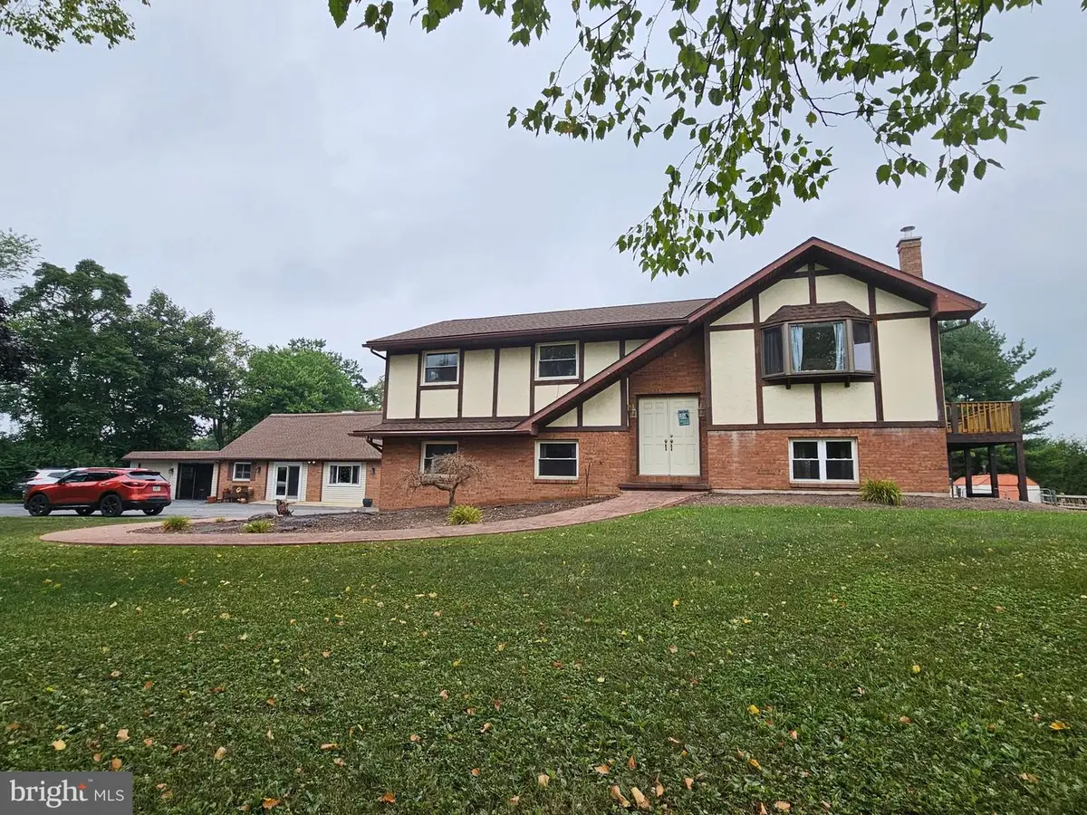 36 Hunter Liggett Dr, Shoemakersville, PA 19555 - #1
