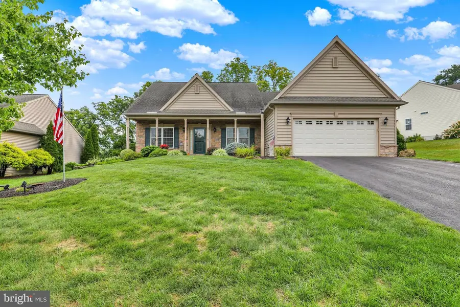 295 Copper Beech Ln, Womelsdorf, PA 19567 - #2