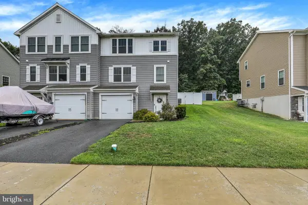 426 Smokering Dr, ROBESONIA, PA 19551