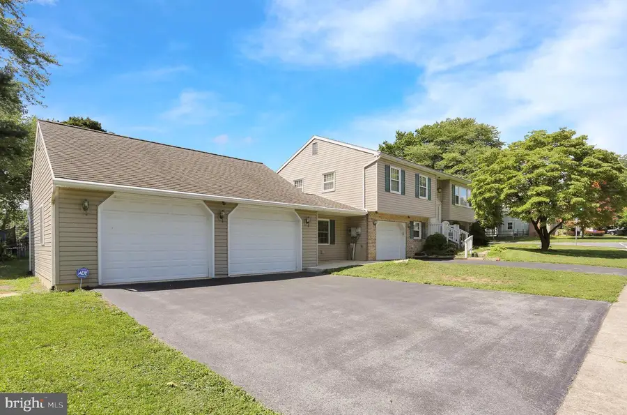 320 N Walnut St, Wernersville, PA 19565 - #2