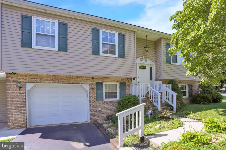 320 N Walnut St, Wernersville, PA 19565 - #3
