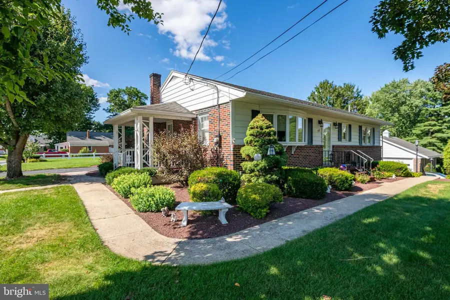302 E 4th St, Bernville, PA 19506 - #3