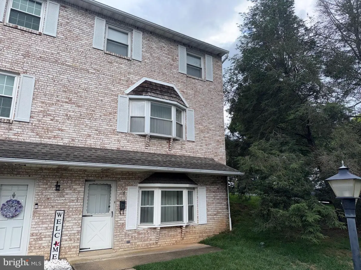 146 Village Dr, Boyertown, PA 19512 - #1