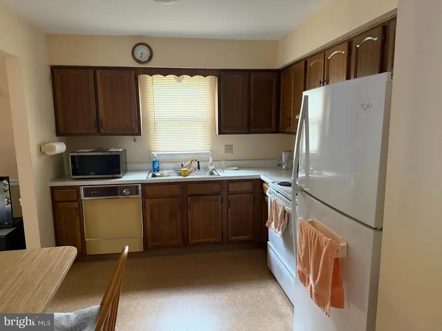 146 Village Dr, Boyertown, PA 19512 - #3