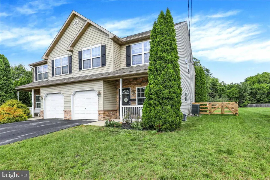 702 Water St, Temple, PA 19560 - #2