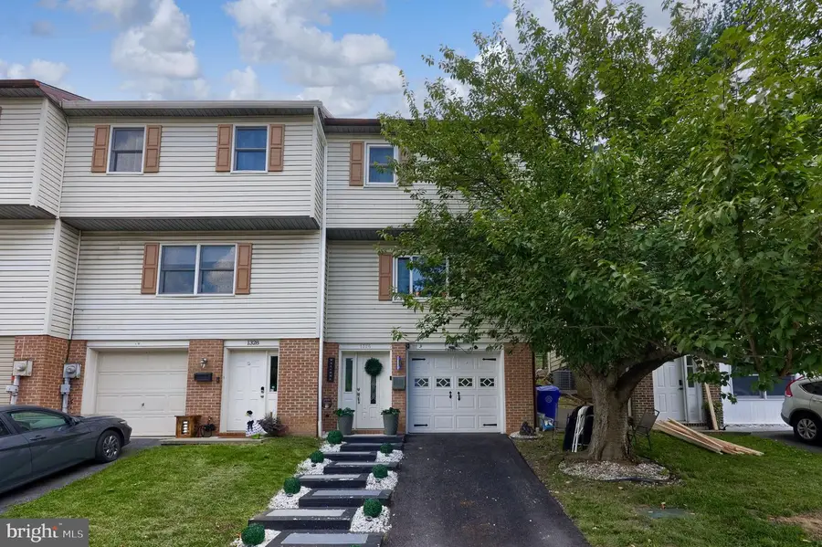1326 Fairview St, Reading, PA 19602 - #2