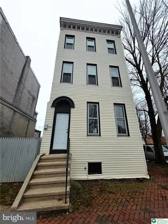 300 Pine St, READING, PA 19602