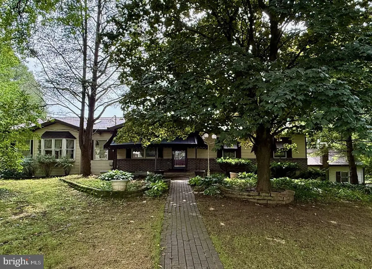 292 Mine Rd, Fleetwood, PA 19522 - #1