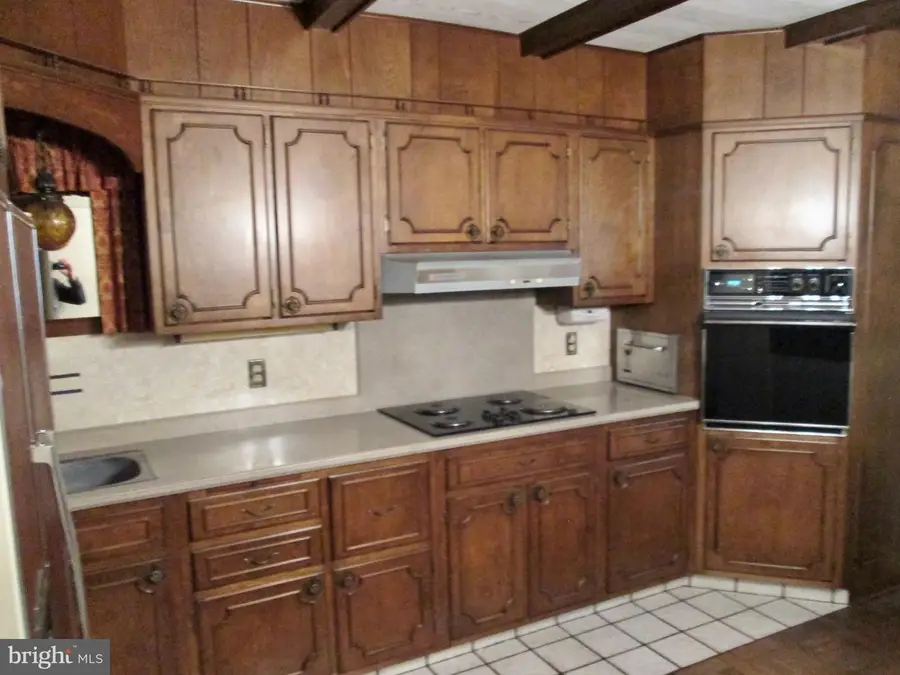 1043 Walnut St, Reading, PA 19601 - #2