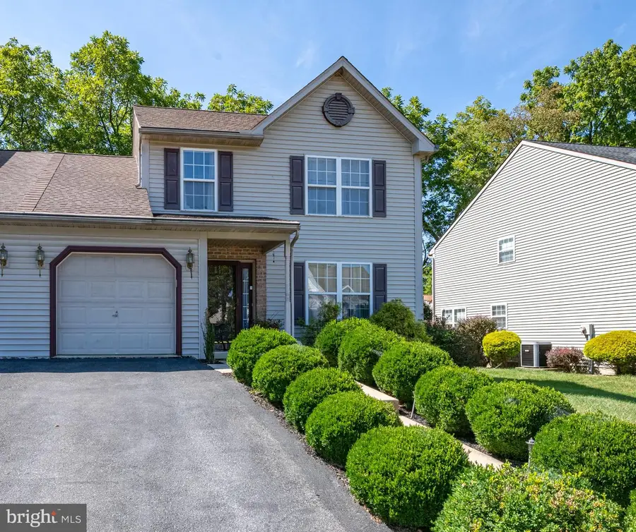 738 Maria Ave, Sinking Spring, PA 19608 - #2