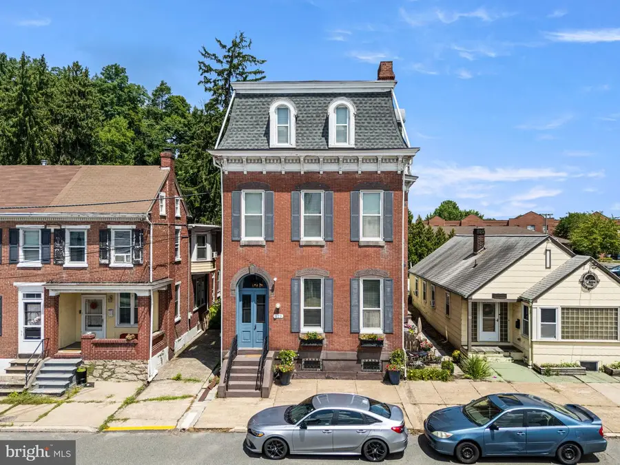 123 W Philadelphia Ave, Boyertown, PA 19512 - #2