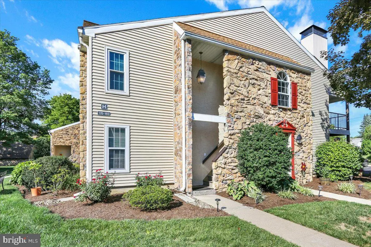 176 Valley Greene Cir, Wyomissing, PA 19610 - #1