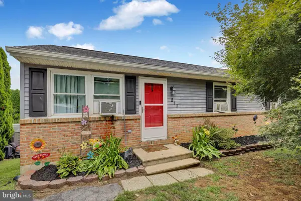 217 Smokering Dr, ROBESONIA, PA 19551