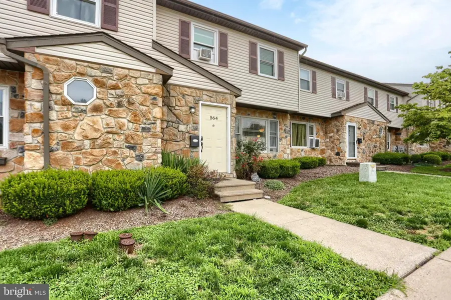 564 E Linden St, Fleetwood, PA 19522 - #2
