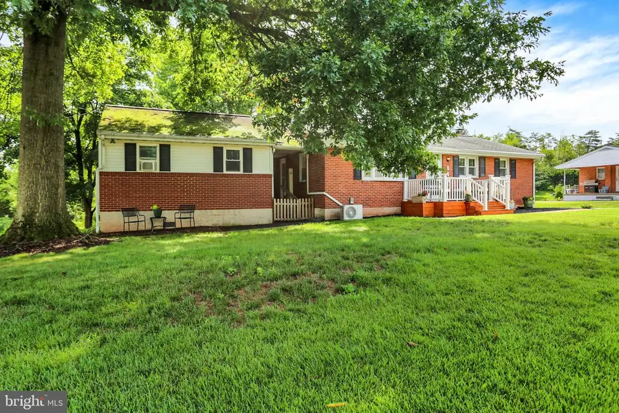 140 Gollub Dr, Birdsboro, PA 19508 - #2