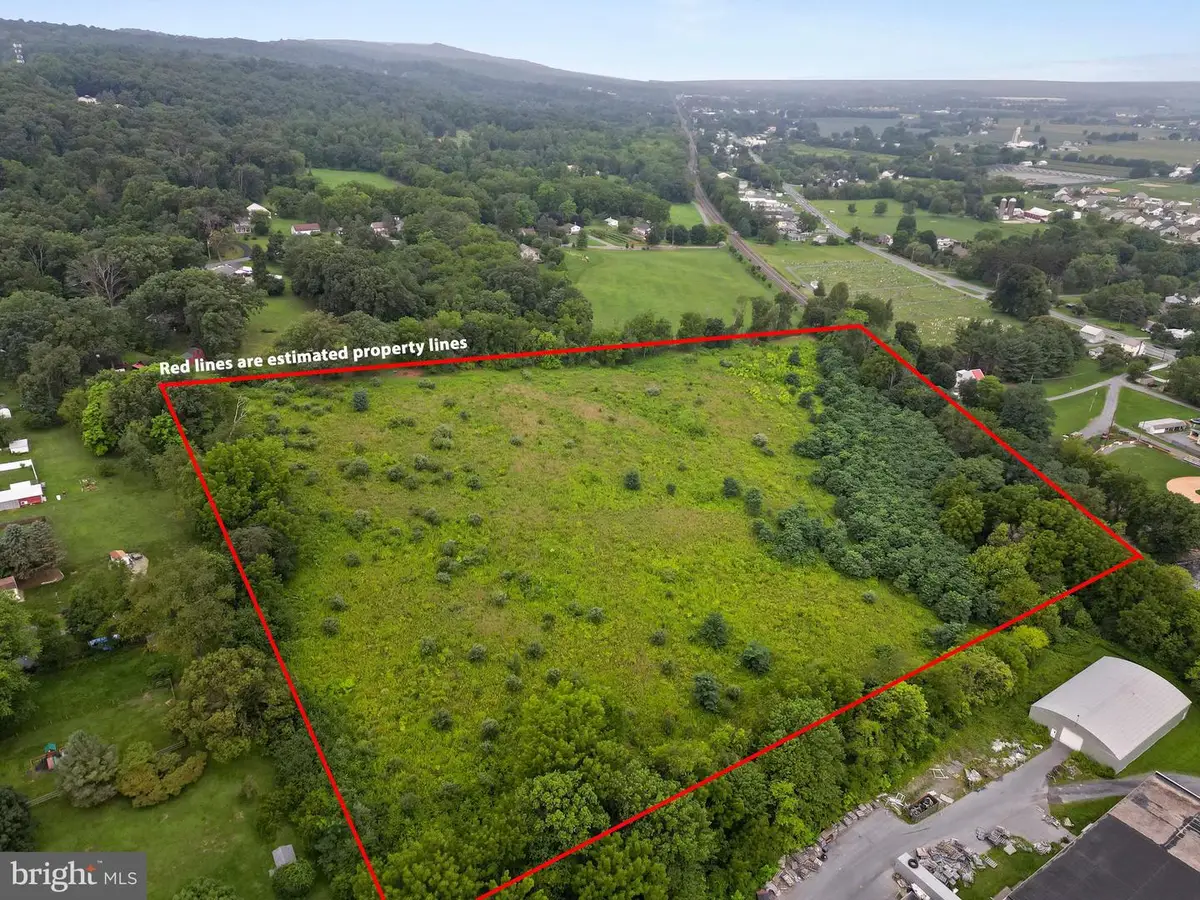 223 W Poplar St, Fleetwood, PA 19522 - #1