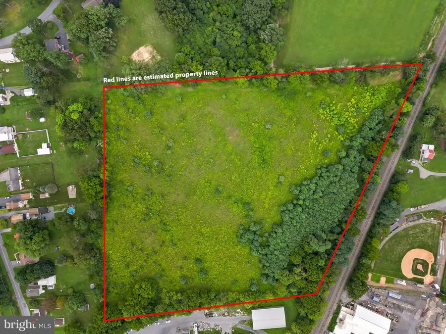 223 W Poplar St, Fleetwood, PA 19522 - #2