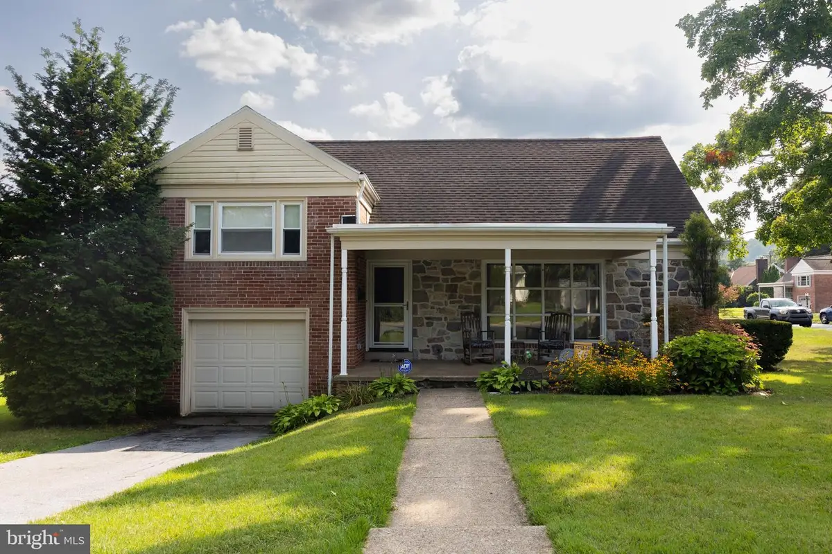 923 N 25th St, Reading, PA 19606 - #1
