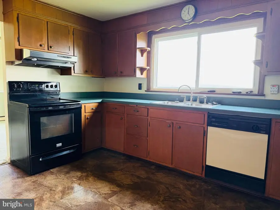 1708 County Line, Bechtelsville, PA 19505 - #3