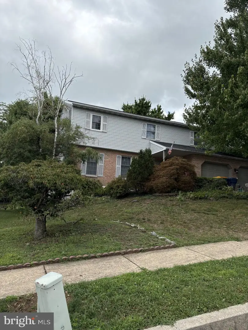 814 Ironstone Ln, Sinking Spring, PA 19608 - #1