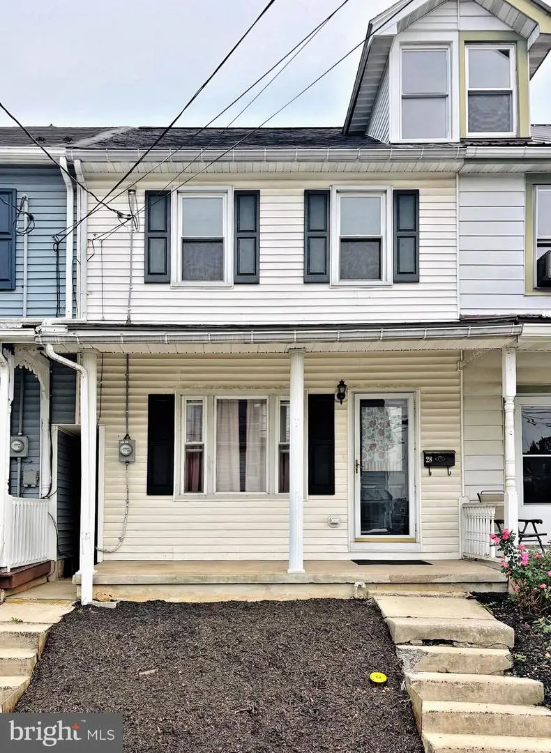 28 W Smith St, Topton, PA 19562 - #1