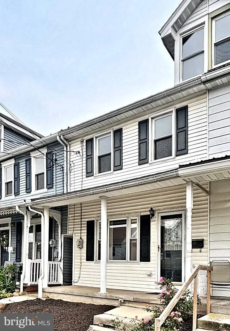 28 W Smith St, Topton, PA 19562 - #2