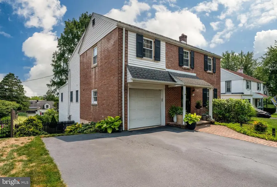 105 E 35th St, Reading, PA 19606 - #3