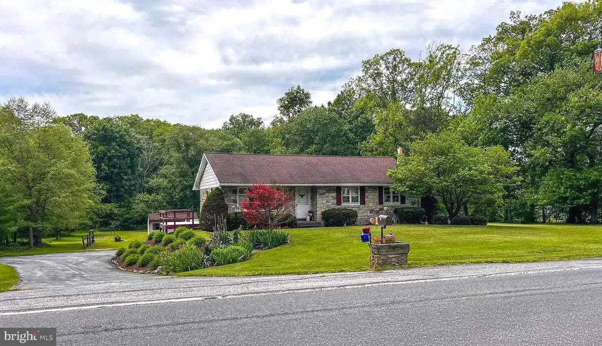 462 Memorial Hwy, Fleetwood, PA 19522 - #1