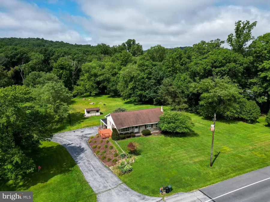 462 Memorial Hwy, Fleetwood, PA 19522 - #2