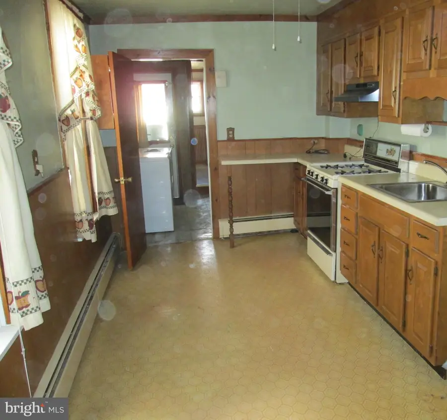 527 S 10th St, Reading, PA 19602 - #2