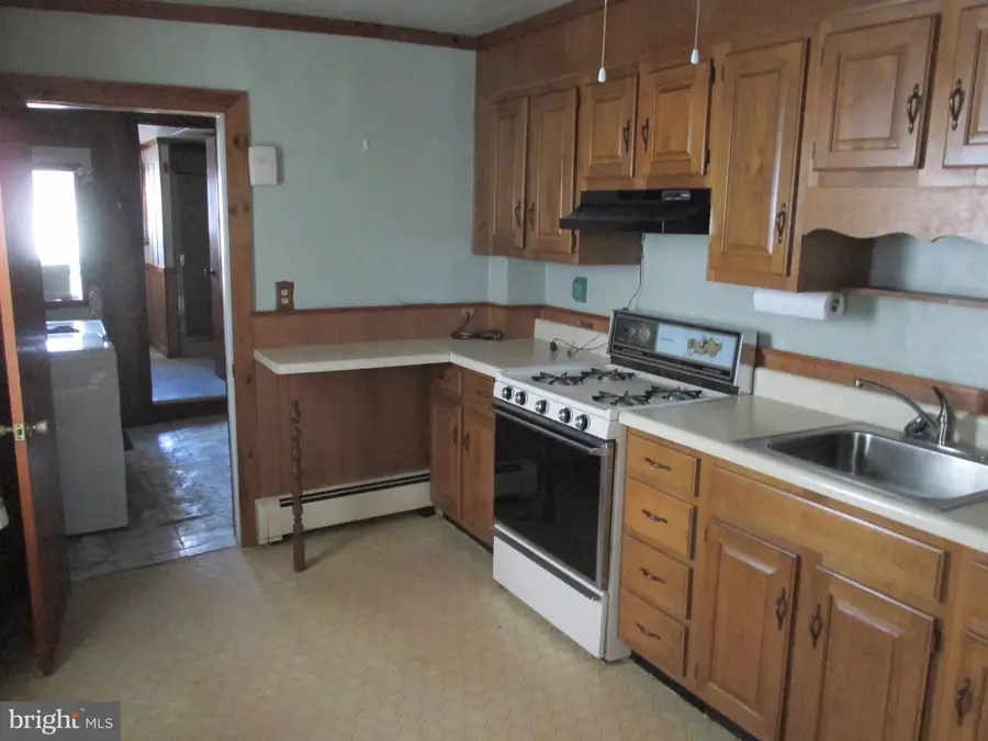 527 S 10th St, Reading, PA 19602 - #3
