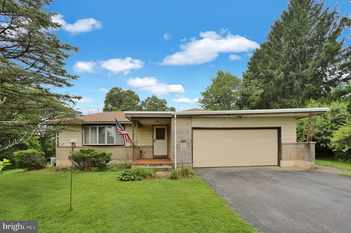 62 Ohlinger Rd, Shoemakersville, PA 19555 - #1