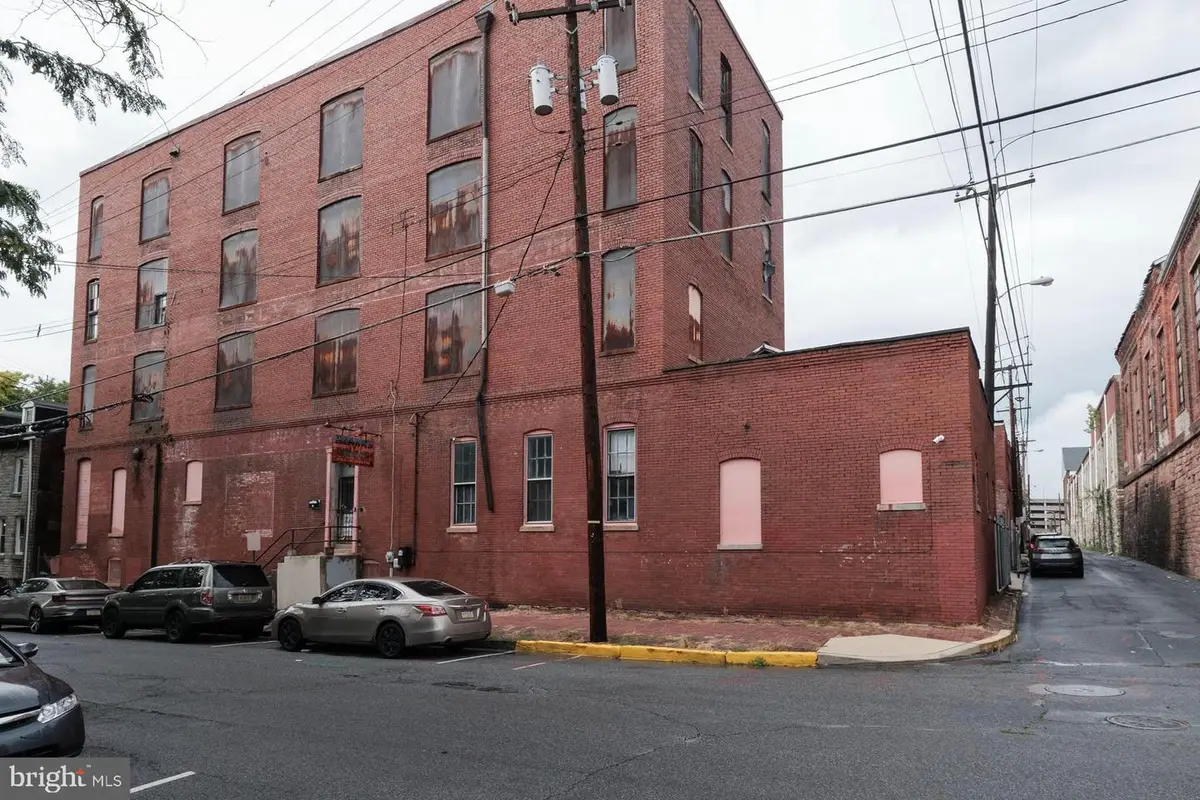 619 Spruce St, Reading, PA 19602 - #1