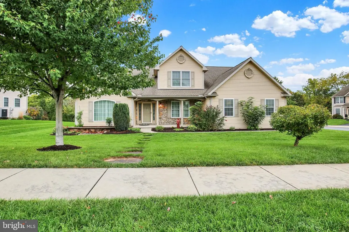 301 Valley Ct, Sinking Spring, PA 19608 - #1