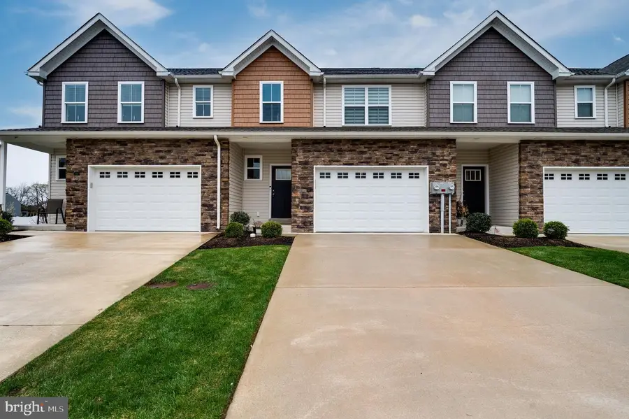 26 Hubbardton Ct, Reading, PA 19608 - #3