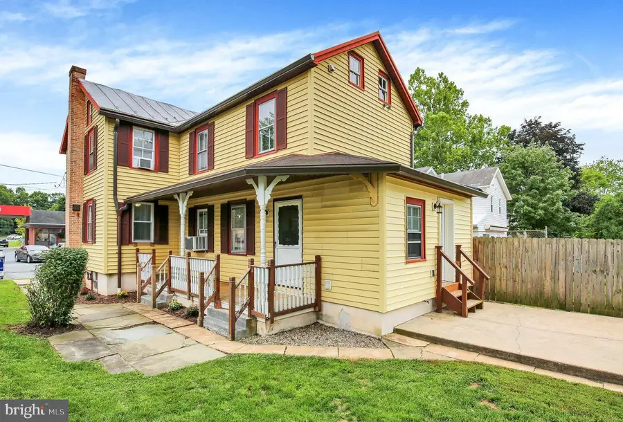 208 W 2nd St, Bernville, PA 19506 - #2