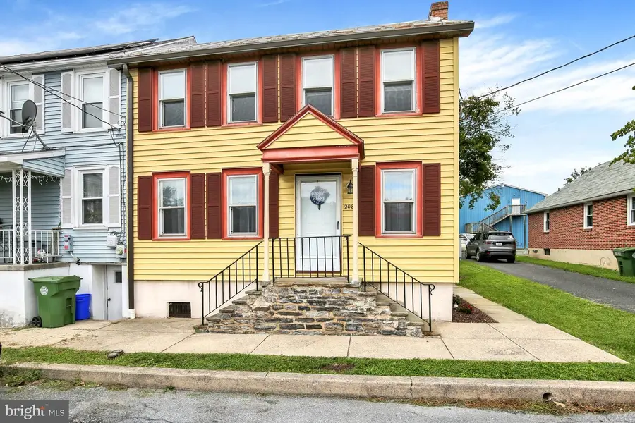 208 W 2nd St, Bernville, PA 19506 - #3