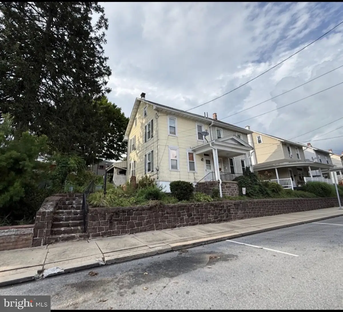 23 E Mohn St, Mohnton, PA 19540 - #1